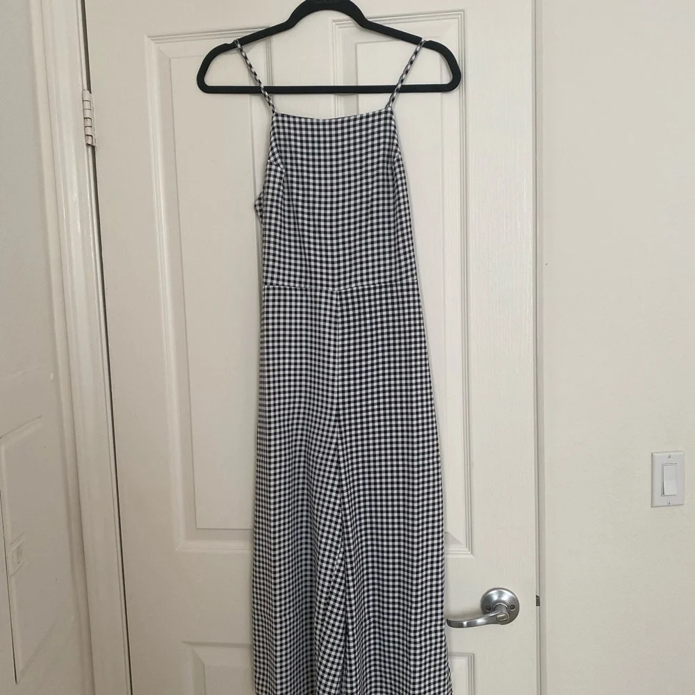 ❗️SOLD❗️ 
Cropped Gingham Romper - Picture 2 of 4